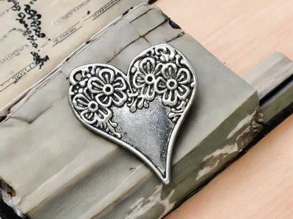 *10* 28x26mm Antique Silver Floral Heart Pendant