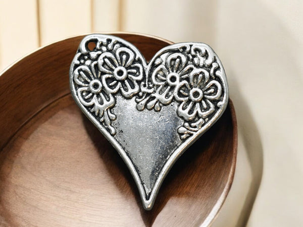 *10* 28x26mm Antique Silver Floral Heart Pendant