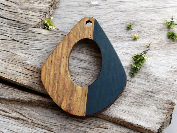 33x28mm Wood Resin Teardrop Pendant (Black)