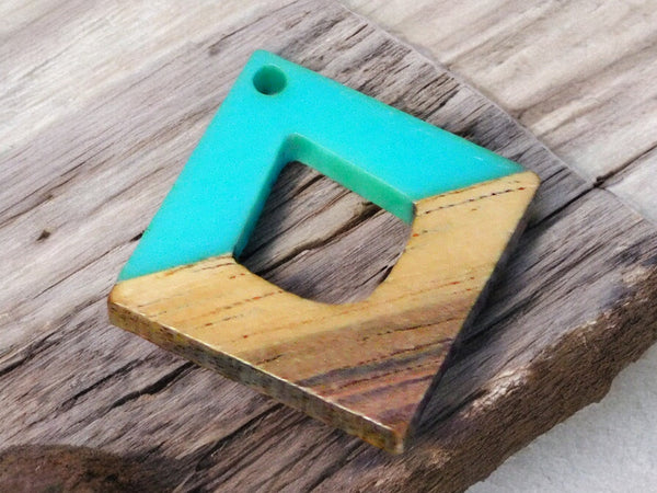 20mm Wood Resin Diagonal Square Pendant (Turquoise)