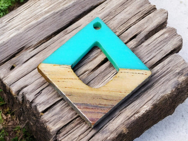 20mm Wood Resin Diagonal Square Pendant (Turquoise)