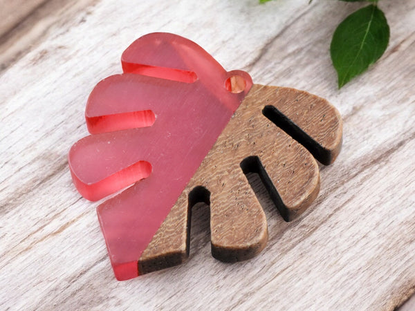 30x28mm Wood/Resin Palm Leaf Pendant (Red)