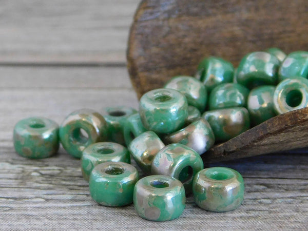 20g Green Turquoise Rembrandt 2/0 Matubo Beads