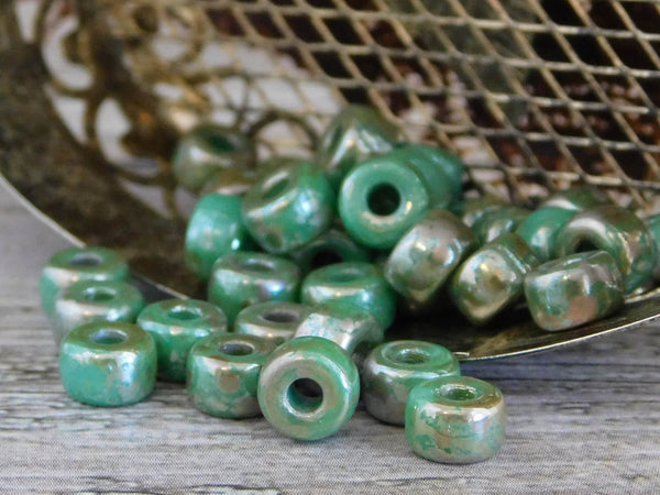 20g Green Turquoise Rembrandt 2/0 Matubo Beads