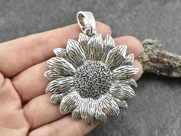 70x57mm Antique Silver Sunflower Pendant