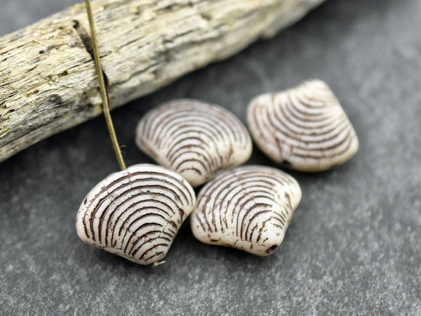 Czech Glass Beads - Sea Shell Beads - Scallop Shell Beads - Picasso Beads - 15x18mm - 8pcs - (3391)