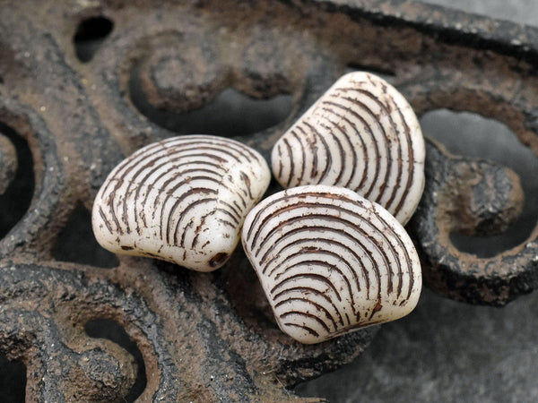 Czech Glass Beads - Sea Shell Beads - Scallop Shell Beads - Picasso Beads - 15x18mm - 8pcs - (3391)