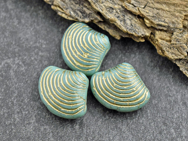 Picasso Beads - Czech Glass Beads - Sea Shell Beads - Scallop Shell Beads - 15x18mm - 8pcs - (1942)