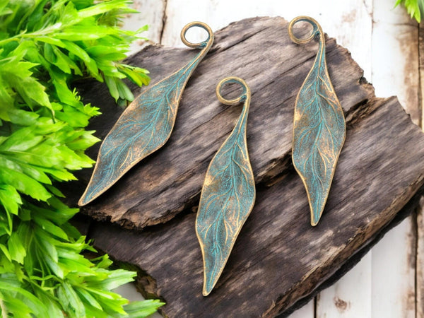 Leaf Pendant - Bronze Pendant - Patina Pendant - Metal Pendant - 1pcs - 75x16mm - (A527)