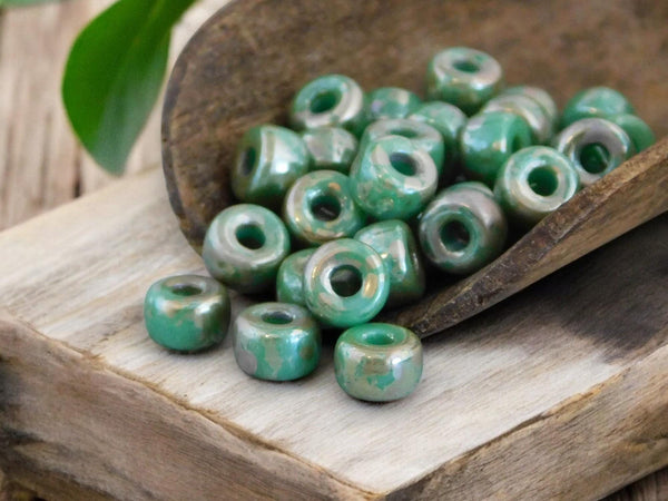 20g Green Turquoise Rembrandt 2/0 Matubo Beads