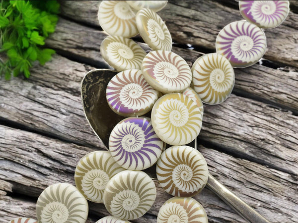 Czech Glass Beads - Laser Etched Beads - Spiral Beads - Nautilus Beads - 17mm - 8pcs - (2050)