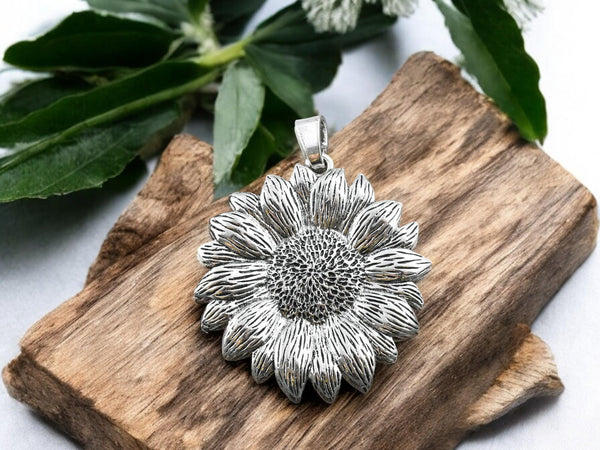 70x57mm Antique Silver Sunflower Pendant