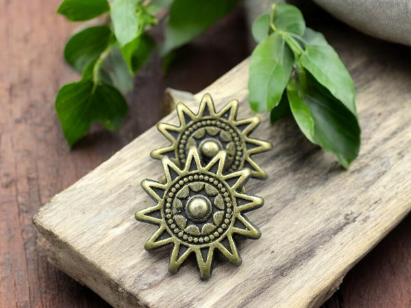 *4* 17mm Antique Bronze Sun Beads