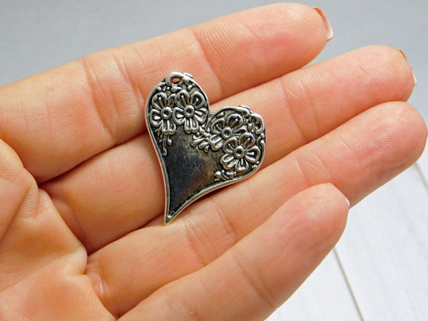 *10* 28x26mm Antique Silver Floral Heart Pendant