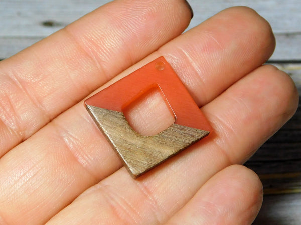 20mm Wood Resin Diagonal Square Pendant (Orange)