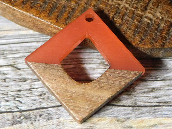 20mm Wood Resin Diagonal Square Pendant (Orange)