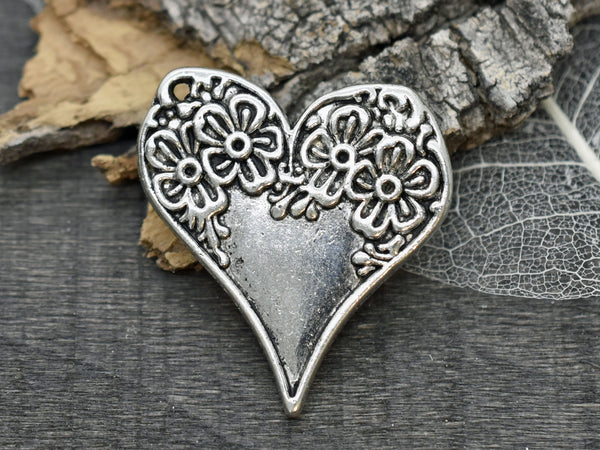 *10* 28x26mm Antique Silver Floral Heart Pendant